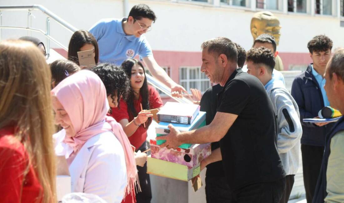 Çevre Haftası’nda anlamlı katkı: Öğrencilerden geri dönüşüm duyarlılığı Çevre Haftası kapsamında düzenlenen etkinlikte, Şehit Ali Er Lisesi öğrencileri