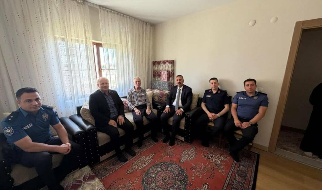 Sultanhanı Kaymakamı Bilal Göksun, Babalar Günü dolayısıyla kurum müdürleriyle birlikte