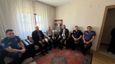 Sultanhanı Kaymakamı Bilal Göksun, Babalar Günü dolayısıyla kurum müdürleriyle birlikte