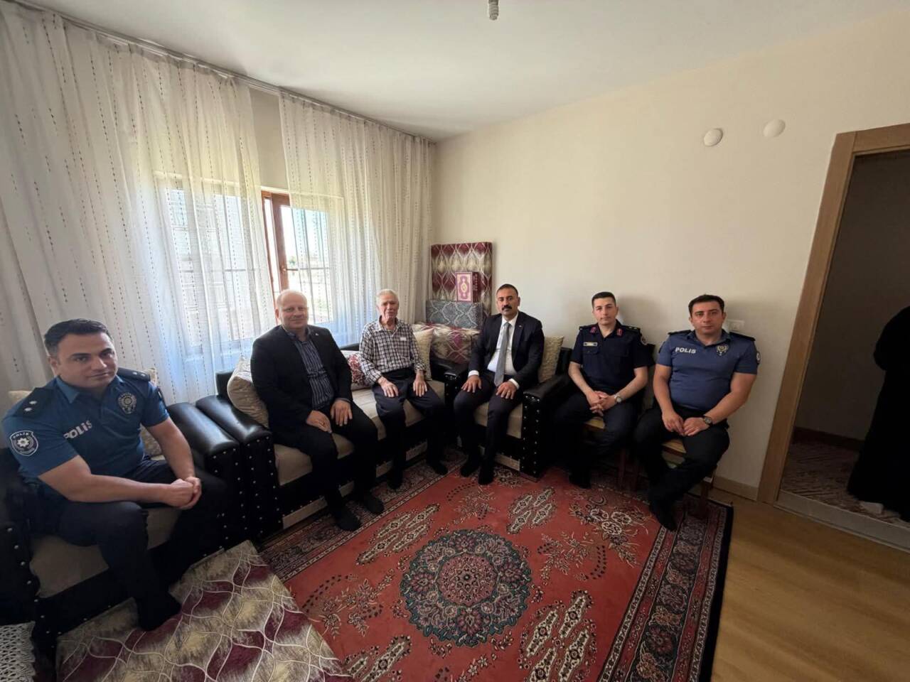Sultanhanı Kaymakamı Bilal Göksun, Babalar Günü dolayısıyla kurum müdürleriyle birlikte