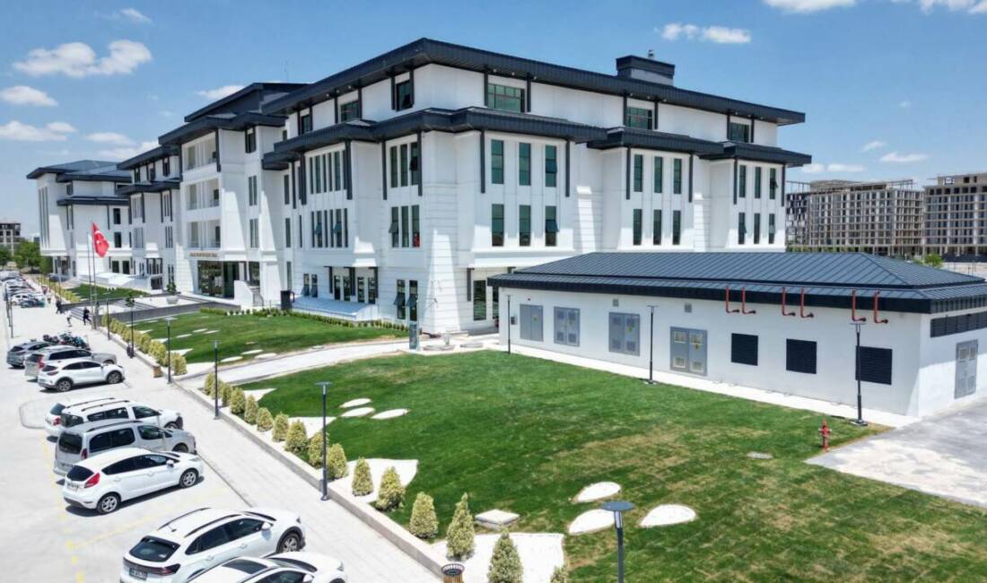 Aksaray Belediye Başkanı Evren Dinçer, şehir merkezindeki trafik yoğunluğunu azaltmak