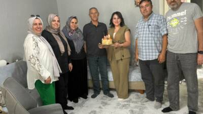 Aksaray Beyazay Derneği, Babalar Günü’nde engelli çocuklarına büyük özveriyle bakan