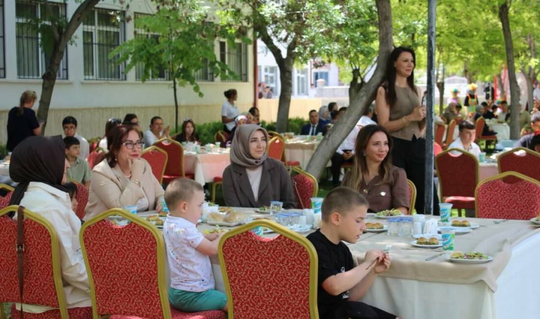 Devlet Himayesindeki çocuklar için karne şenliği düzenlendi Aksaray’da devlet himayesi altında bulunan çocuklar için Karne Şenliği programı