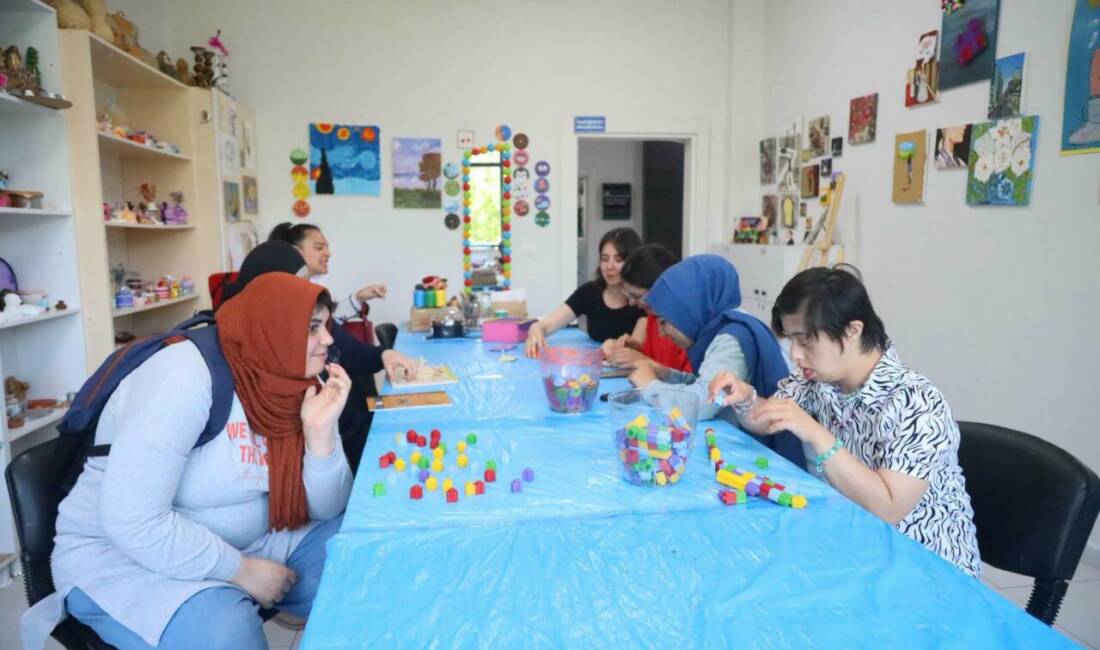 Aksaray Belediyesi bünyesindeki Engelsiz Yaşam Merkezi’nde özel bireylere yönelik eğitimler