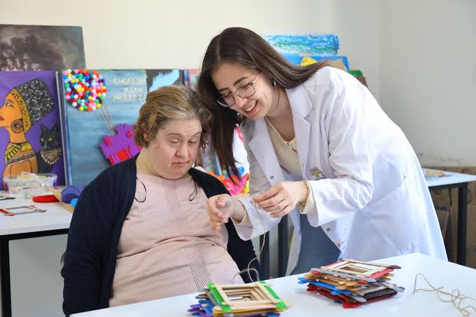 Aksaray Belediyesi Engelsiz Yaşam Merkezi tarafından düzenlenen yaz okulu programı