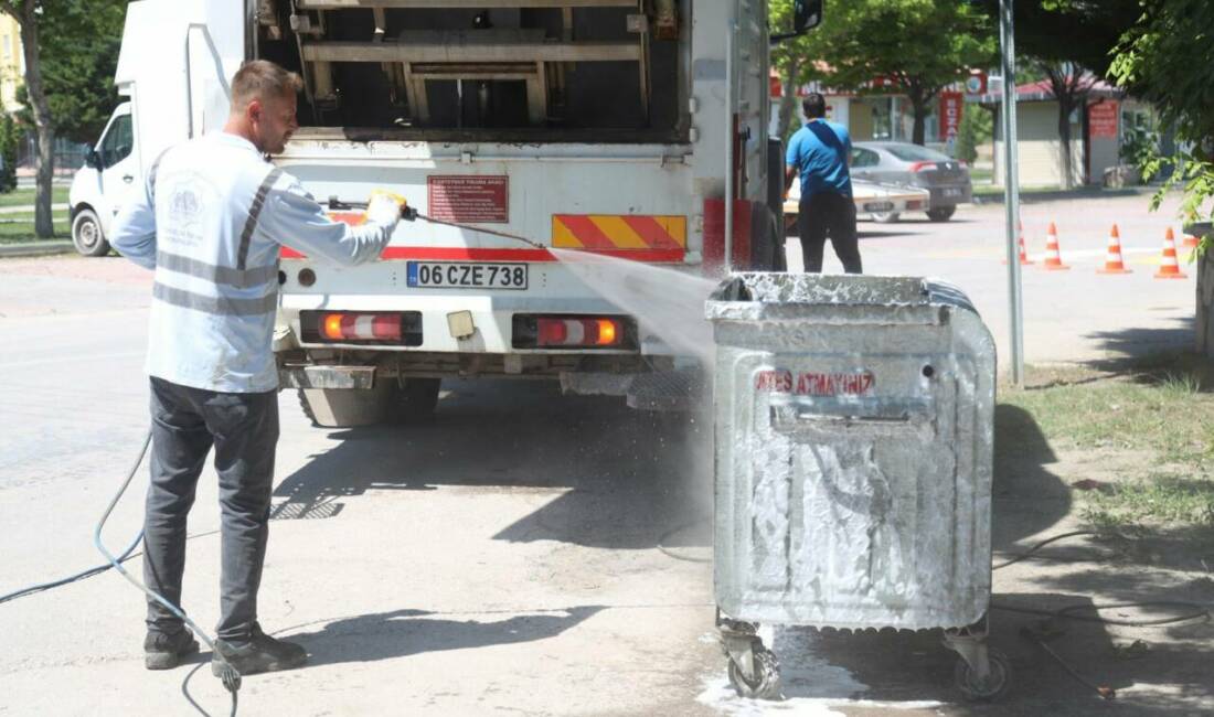 Ereğlikapı Mahallesi’nde yoğun temizlik mesaisi Aksaray Belediyesi, Ereğlikapı Mahallesi’nde konteyner ve çevre temizliğiyle hijyen standartlarını