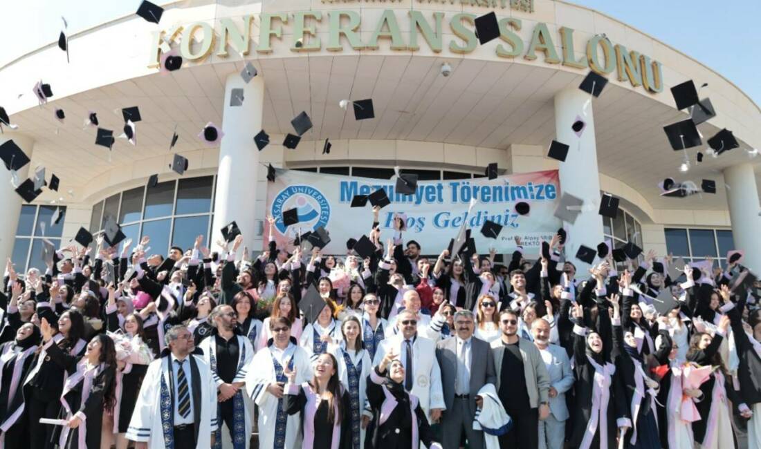 Aksaray Üniversitesi (ASÜ) Sağlık Bilimleri Fakültesinde mezuniyet coşkusu yaşandı. ASÜ
