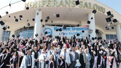 Aksaray Üniversitesi (ASÜ) Sağlık Bilimleri Fakültesinde mezuniyet coşkusu yaşandı. ASÜ
