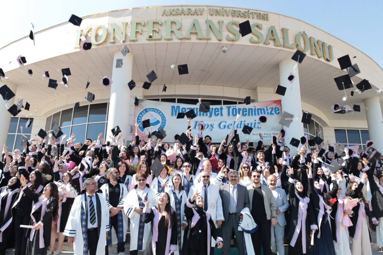 Aksaray Üniversitesi (ASÜ) Sağlık Bilimleri Fakültesinde mezuniyet coşkusu yaşandı. ASÜ