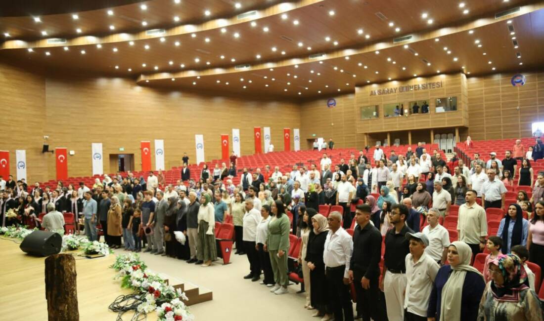 Aksaray Üniversitesi (ASÜ) İletişim Fakültesinde mezuniyet sevinci yaşandı. Dört yıllık
