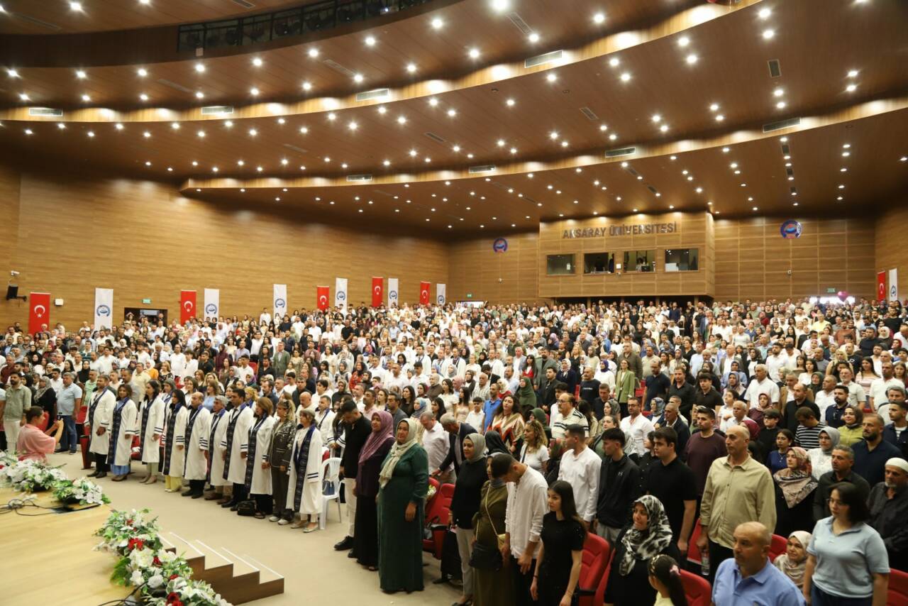 Aksaray Üniversitesi (ASÜ) Eğitim Fakültesinde mezuniyet coşkusu yaşandı. ASÜ Konferans