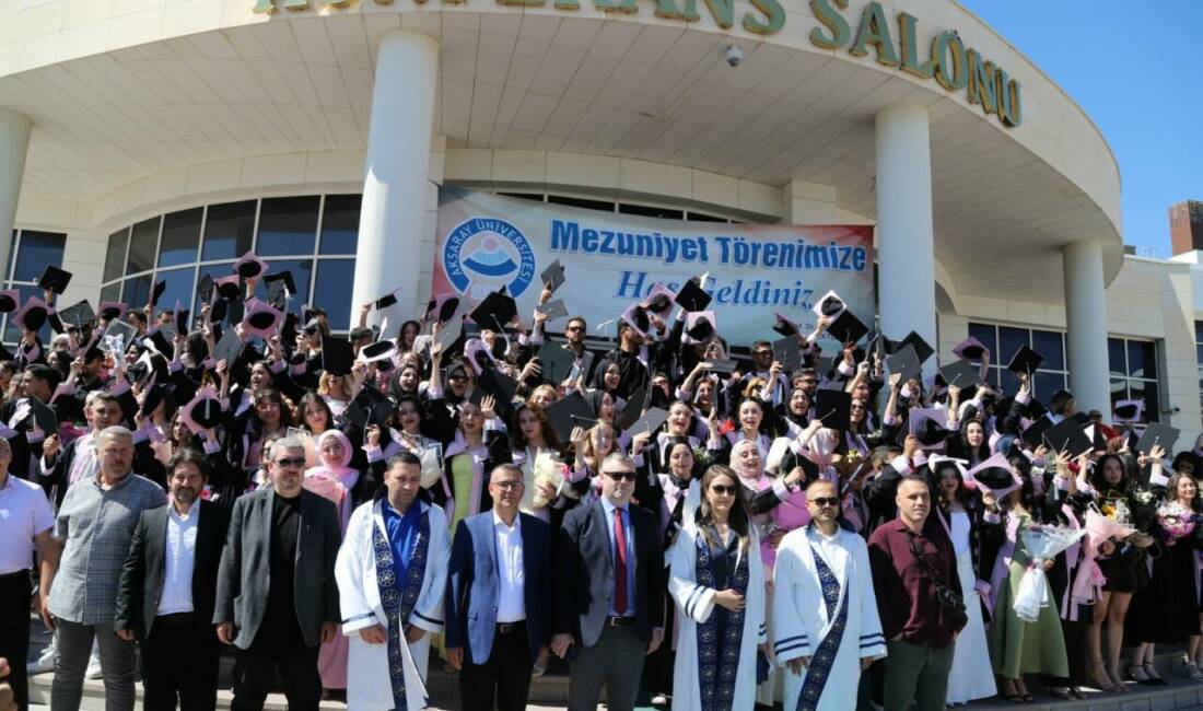 Aksaray Üniversitesi (ASÜ) Sosyal Bilimler Meslek Yüksekokulunun mezuniyet töreniyle birlikte