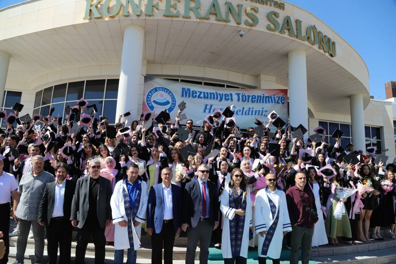 Aksaray Üniversitesi (ASÜ) Sosyal Bilimler Meslek Yüksekokulunun mezuniyet töreniyle birlikte