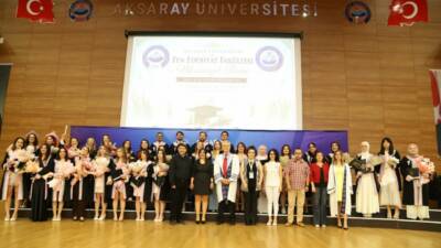 Aksaray Üniversitesi (ASÜ) Fen-Edebiyat Fakültesinde mezuniyet heyecanı yaşandı. ASÜ Konferans