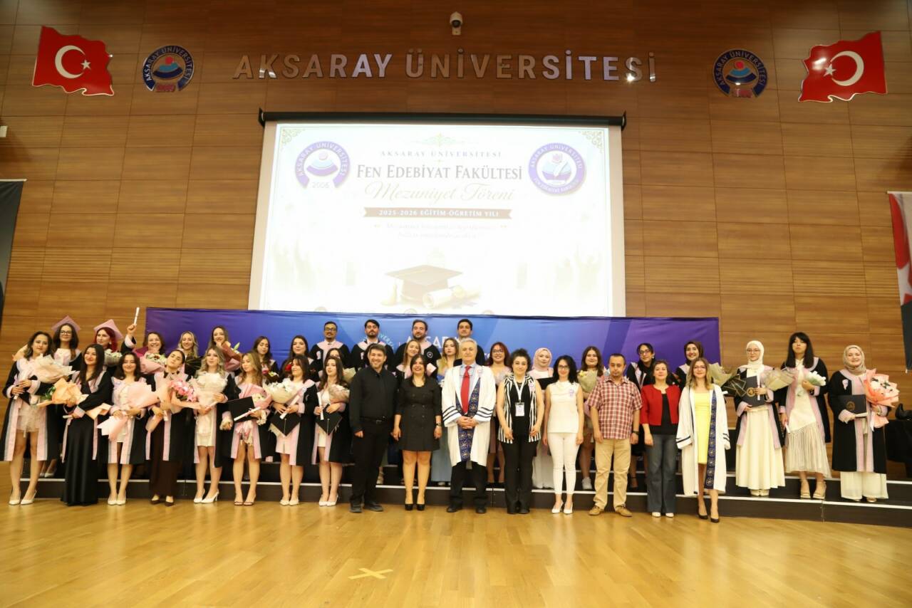 Aksaray Üniversitesi (ASÜ) Fen-Edebiyat Fakültesinde mezuniyet heyecanı yaşandı. ASÜ Konferans