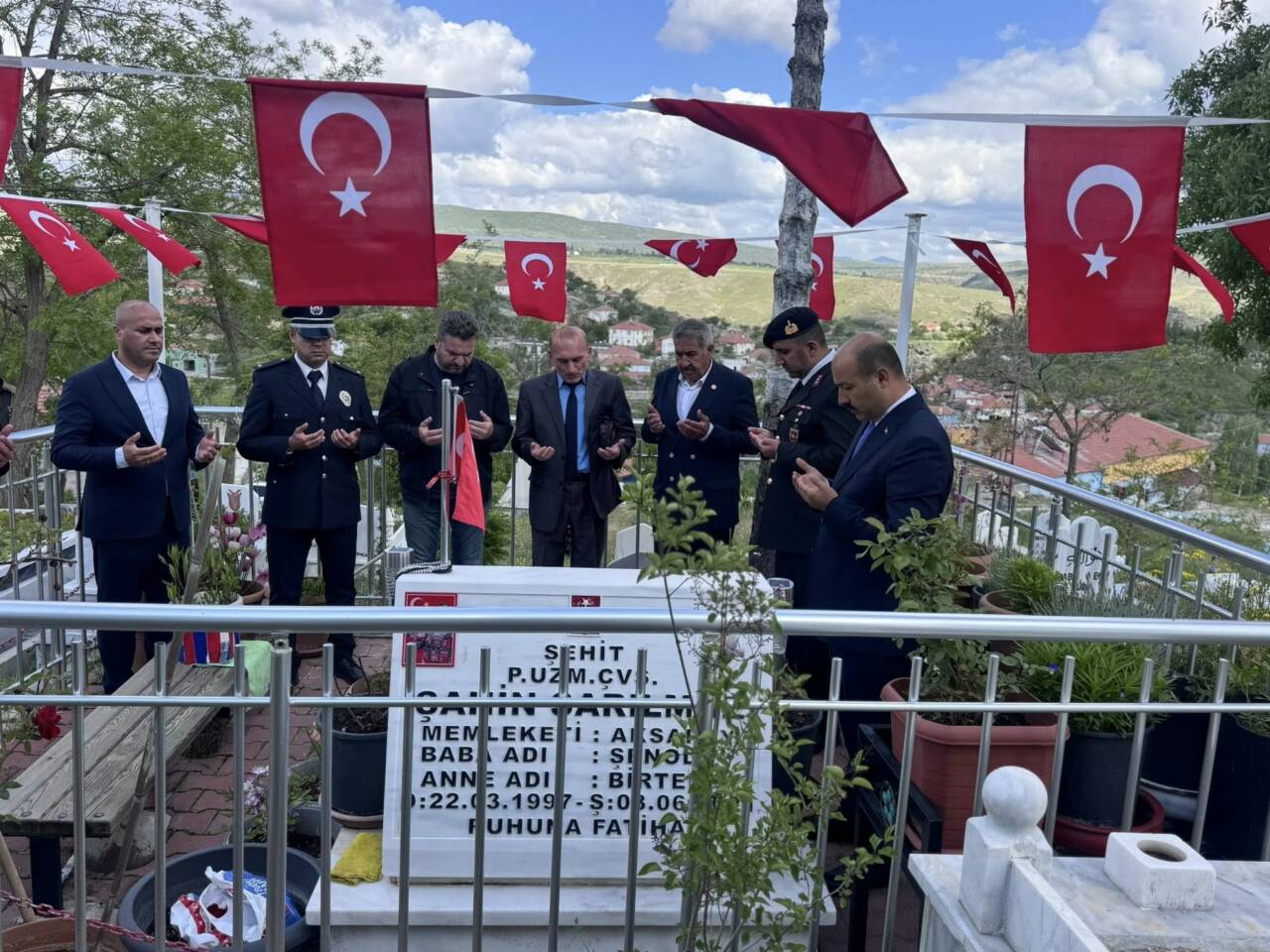 Kurban Bayramı kapsamında Güzelyurt’ta şehit kabirleri ziyaret edilerek dualar edildi,