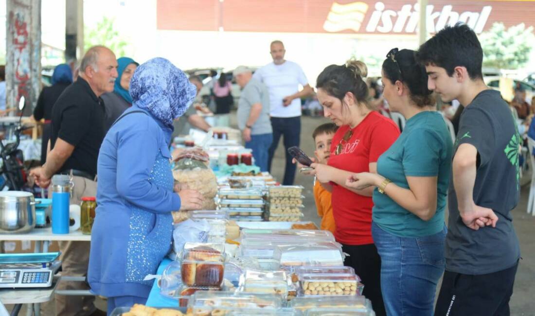 Aksaray’da Hanımeli Pazarı’na yoğun ilgi Aksaray Belediyesi’nin kadın emeğini desteklemek amacıyla hayata geçirdiği Hanımeli Pazarı,