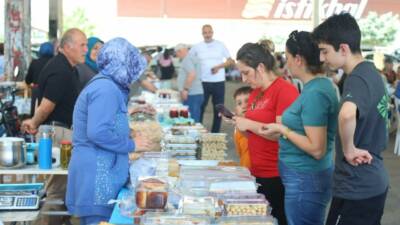 Aksaray Belediyesi’nin kadın emeğini desteklemek amacıyla hayata geçirdiği Hanımeli Pazarı,