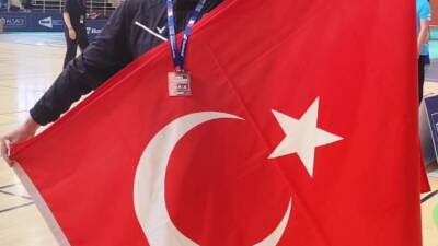 Fransa’da düzenlenen BABOLAT French Para Badminton International 2026 Turnuvası’nda mücadele