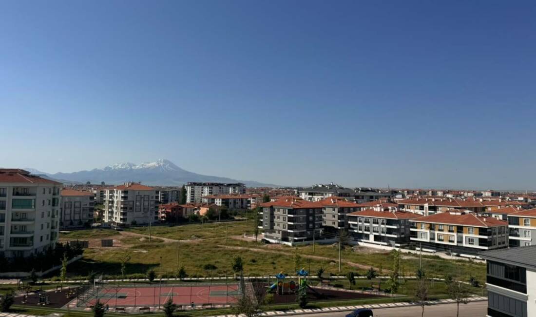 Aksaray’da Yaz Kendini Gösterdi: En Sıcak Nokta Şaşırttı Aksaray ve tüm ilçelerinde parçalı ve az bulutlu hava etkili