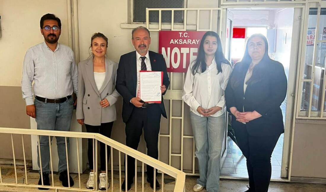 CHP Aksaray teşkilatından kurultay delegeleri, olağanüstü kurultay talebiyle noterde imza