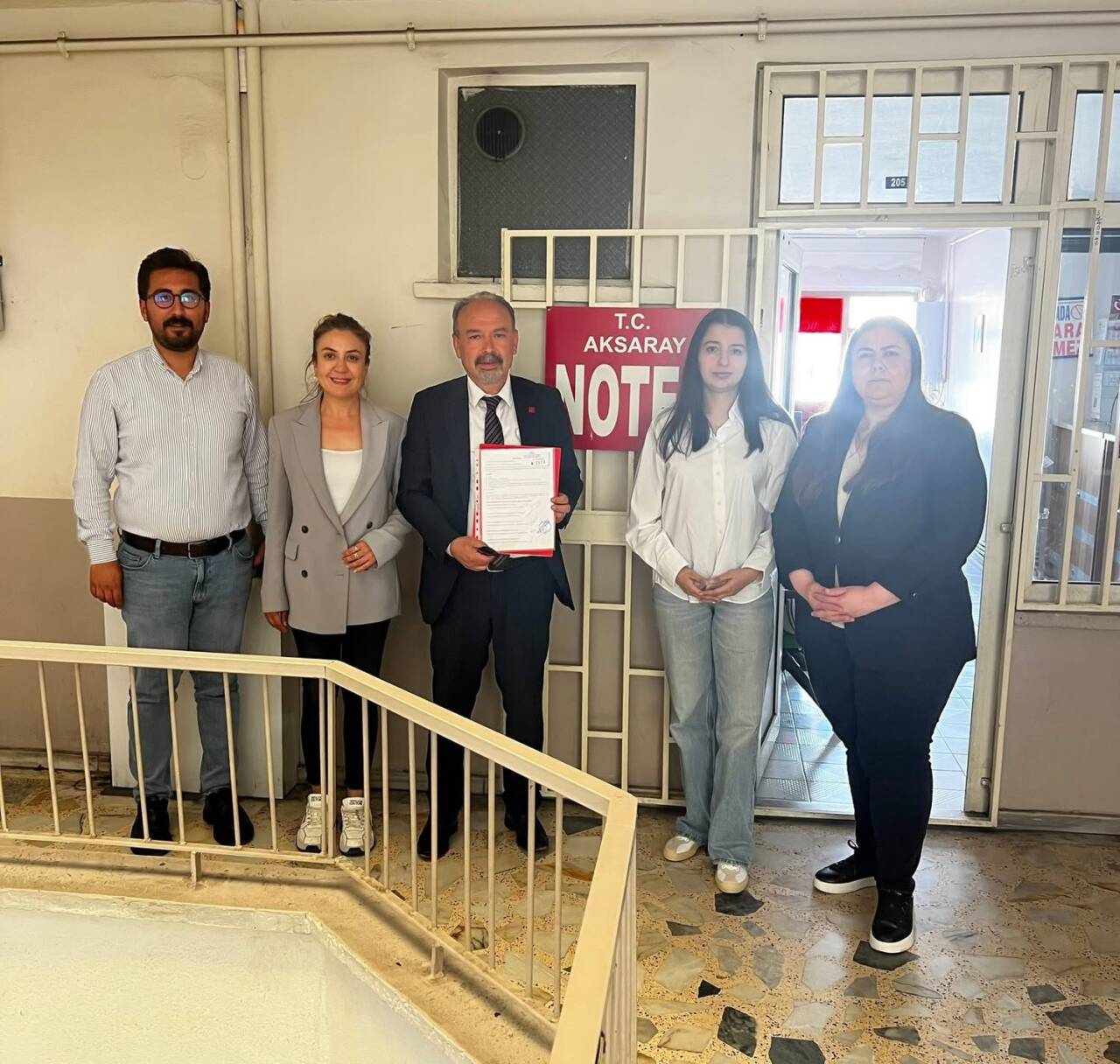 CHP Aksaray teşkilatından kurultay delegeleri, olağanüstü kurultay talebiyle noterde imza