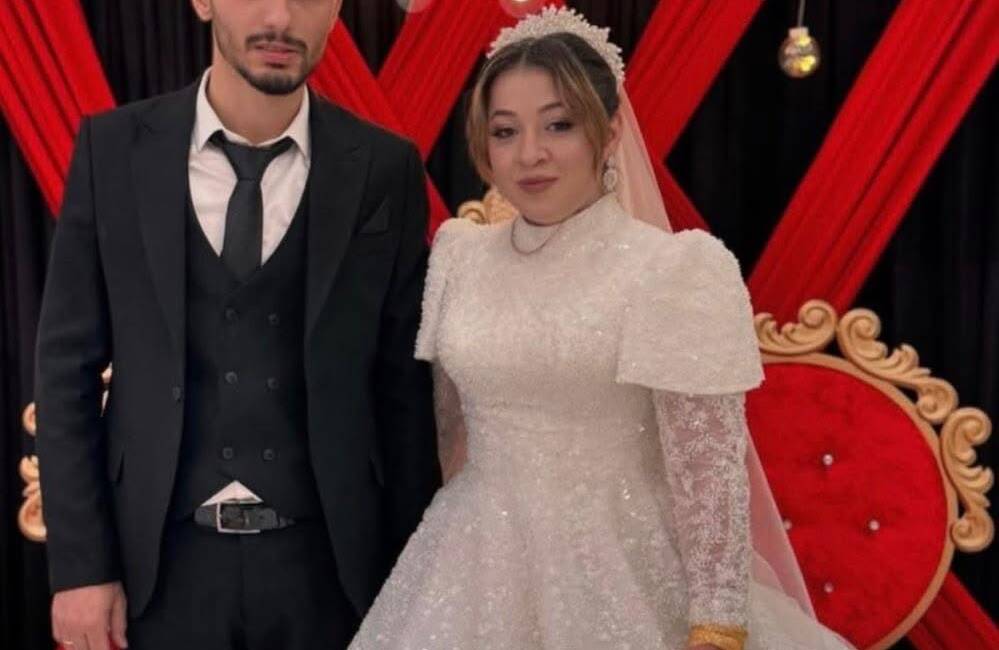 Gümüşhane'nin Torul ilçesinde bir kişi bugün eşini odunla döverek öldürdü.