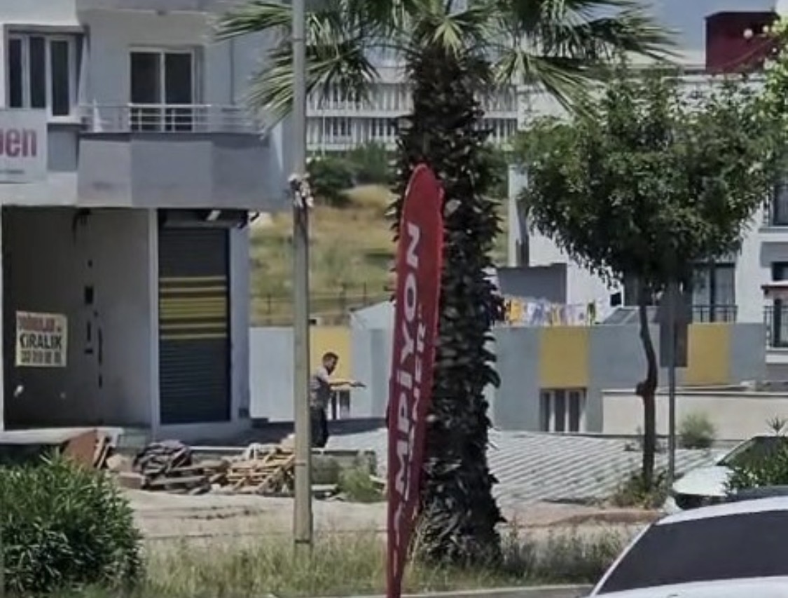 Adana'da emekli polisin kendisine döner bıçağı ile saldıran oğlunu öldürdüğü