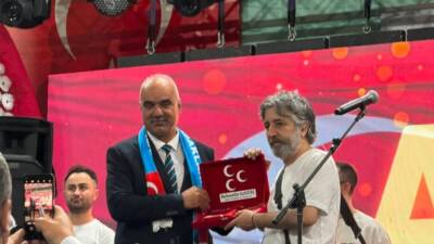 Aksaray’da düzenlenen Türk Gençlik Şöleni’nde binlerce kişi bir araya gelirken,