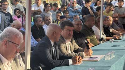 Aksaray Belediyesi’nin Paşaçık Mahallesi’nde düzenlediği Mahalle Meclisi Toplantısı’nda vatandaşlar ulaşım,