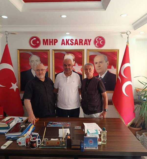 MHP Aksaray’da üye çalışmalarını sürdürüyor! MHP Aksaray Teşkilatı’na katılan yeni üyelerin rozetleri düzenlenen programda takılırken,