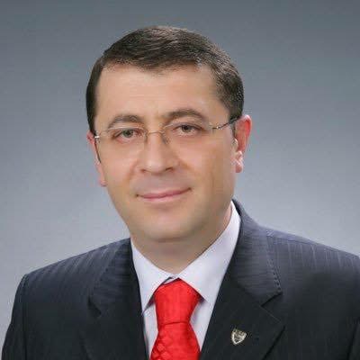 Ortaköy’ün efsane kaymakamı Şenol Esmer hayatını kaybetti! Ortaköy’ün unutulmaz kaymakamlarından Şenol Esmer, geçirdiği kalp krizi sonrası