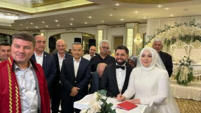 Aksaray’ın tanınmış ailelerinden Koçak ve Turgut ailelerinin düğünü, siyaset ve