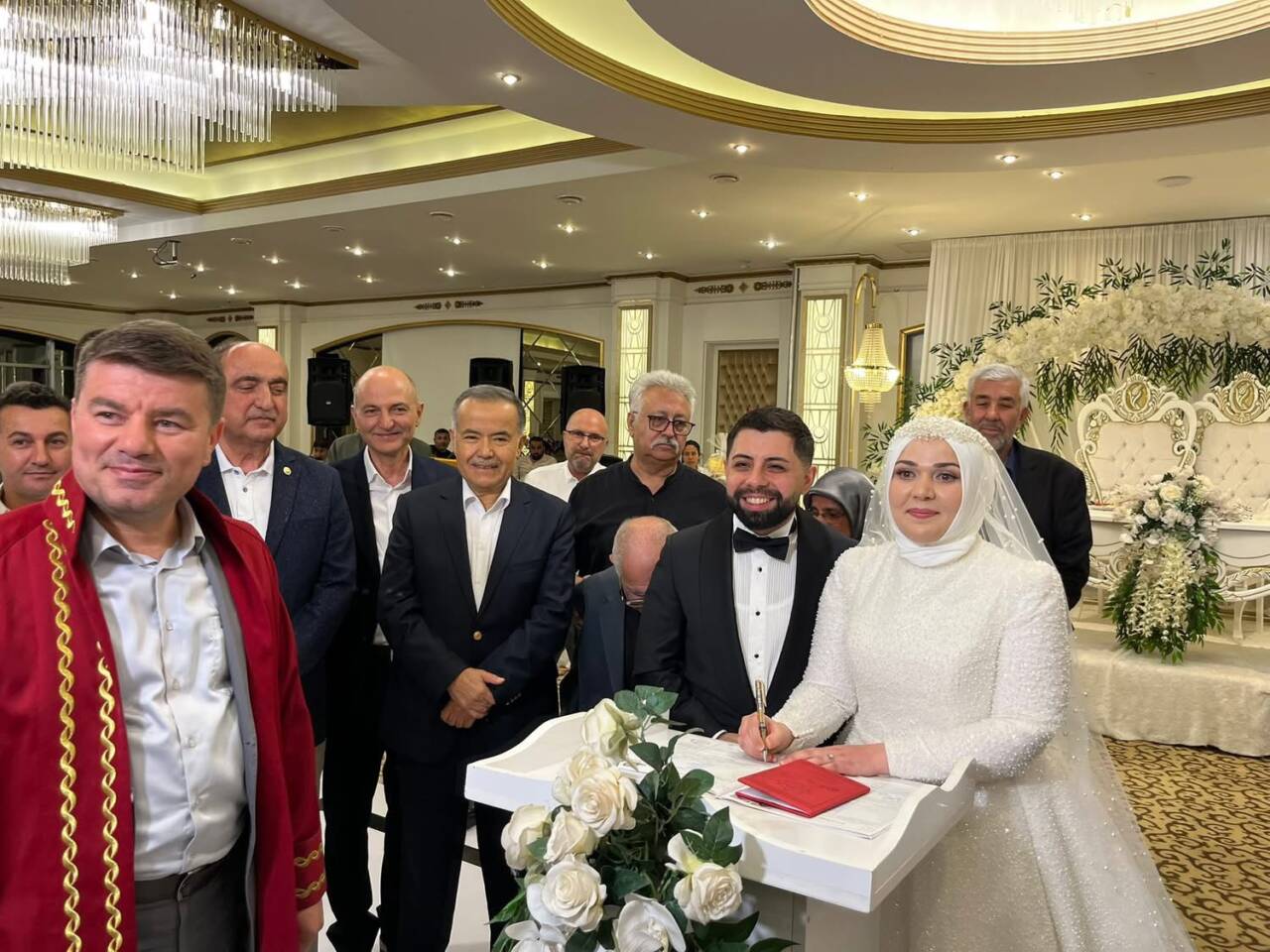 Aksaray’ın tanınmış ailelerinden Koçak ve Turgut ailelerinin düğünü, siyaset ve