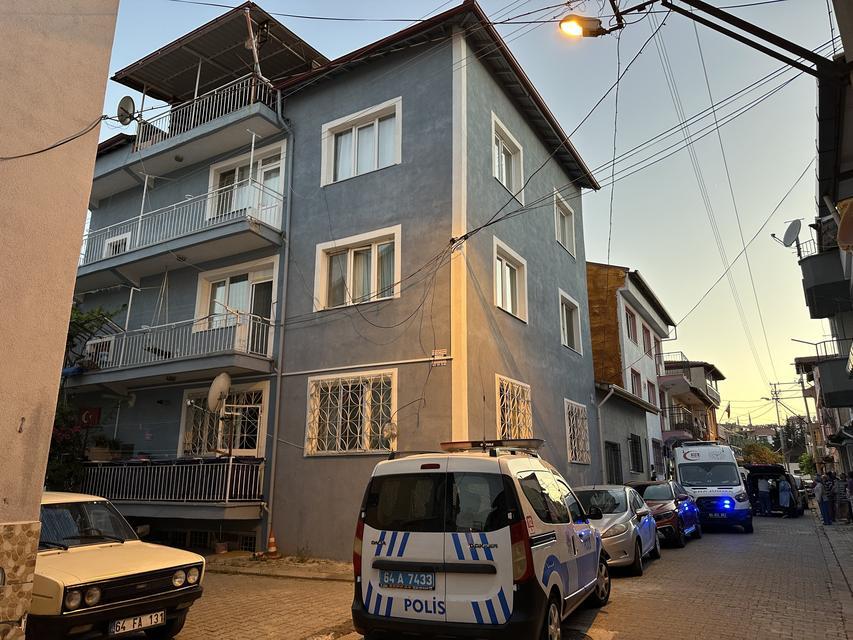 Uşak'ta evinin balkonundan zemine düşen kadın hayatını kaybetti.