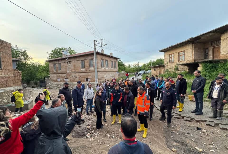 Niğde’de etkili olan dolu ve