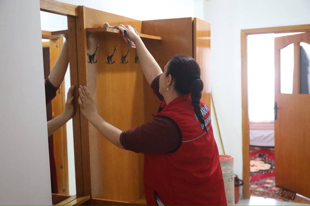 Aksaray Belediyesi, sosyal belediyecilik çalışmaları kapsamında evde bakım ve temizlik