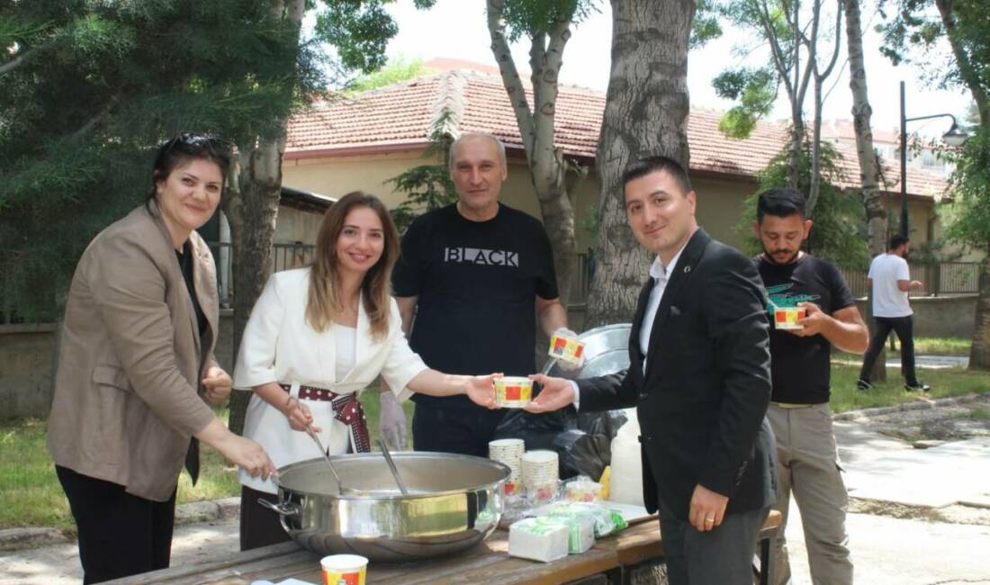 Aksaray’da Aşure Günü Buluşması: Kurum İçi Dayanışma Vurgusu Aksaray Aile ve Sosyal Hizmetler İl Müdürlüğü bünyesinde düzenlenen Aşure