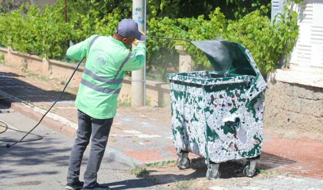 Aksaray Belediyesi ekipleri, yaz sıcaklarıyla oluşabilecek kötü kokulara karşı Şifahane