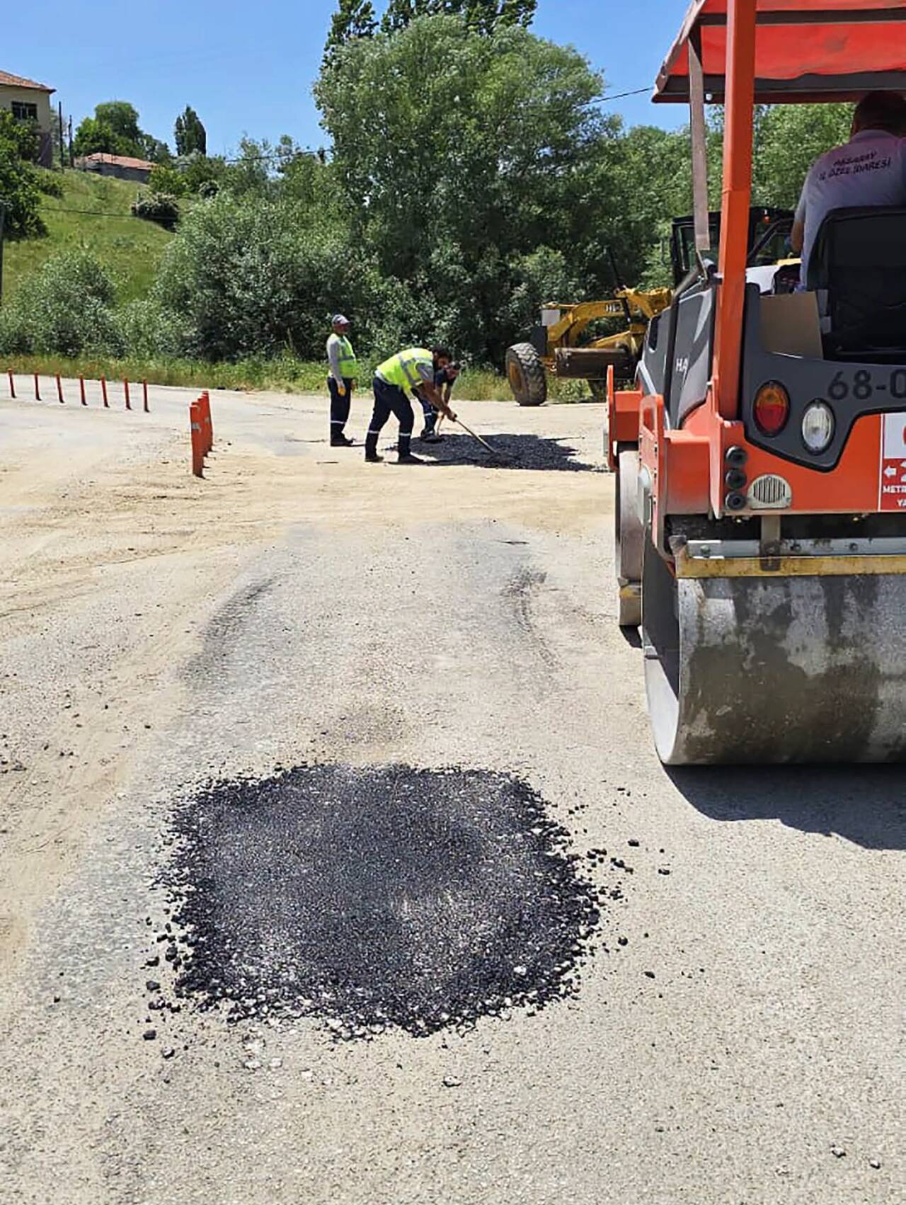 Aksaray İl Özel İdaresi ekipleri, kent genelindeki köy yollarında bakım,