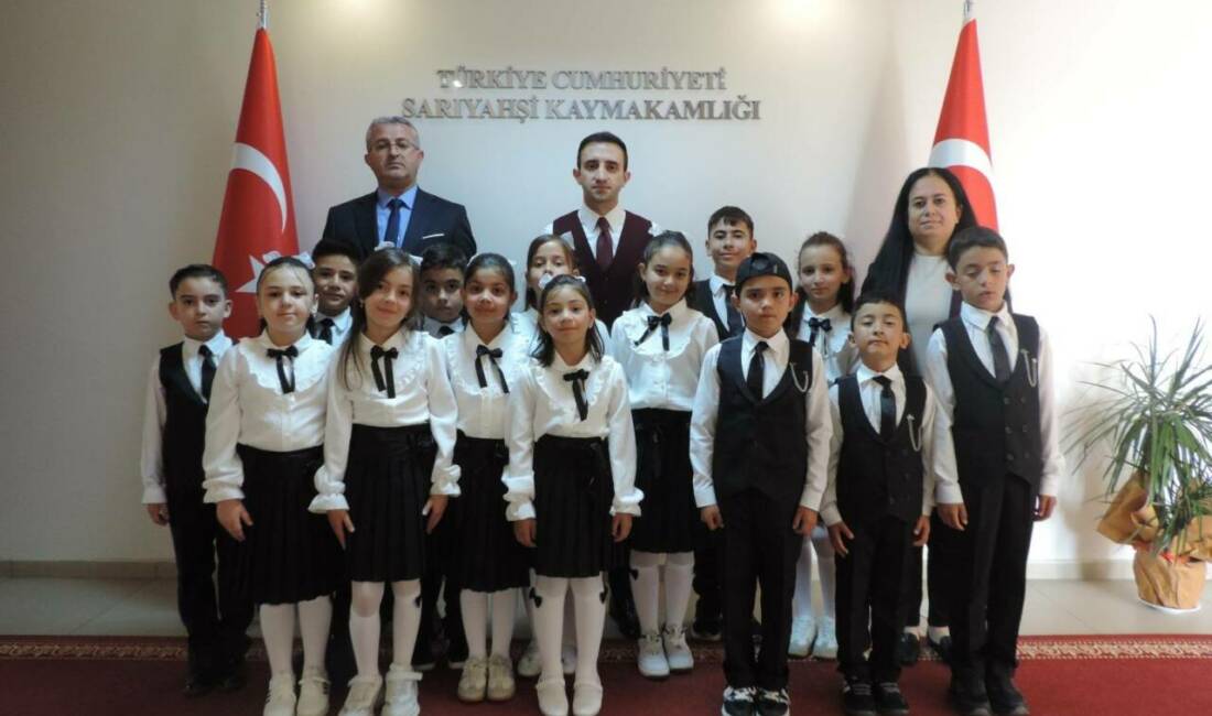 Türk Halk Müziği konseri öncesi Kaymakam Engin Atilla’yı ziyaret eden
