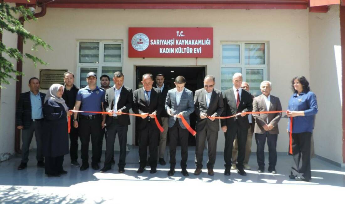 Sarıyahşi’nde kadın kursiyerlerin el emeği ürünlerinden oluşan sergi yoğun katılımla