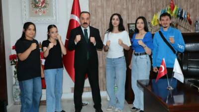 Aksaray’ı Türkiye genelindeki ve grup müsabakalarındaki başarılarıyla gururlandıran boks sporcuları,