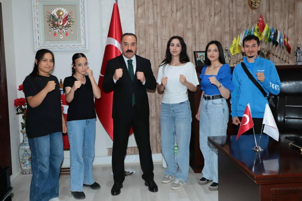 Aksaray’ı Türkiye genelindeki ve grup müsabakalarındaki başarılarıyla gururlandıran boks sporcuları,