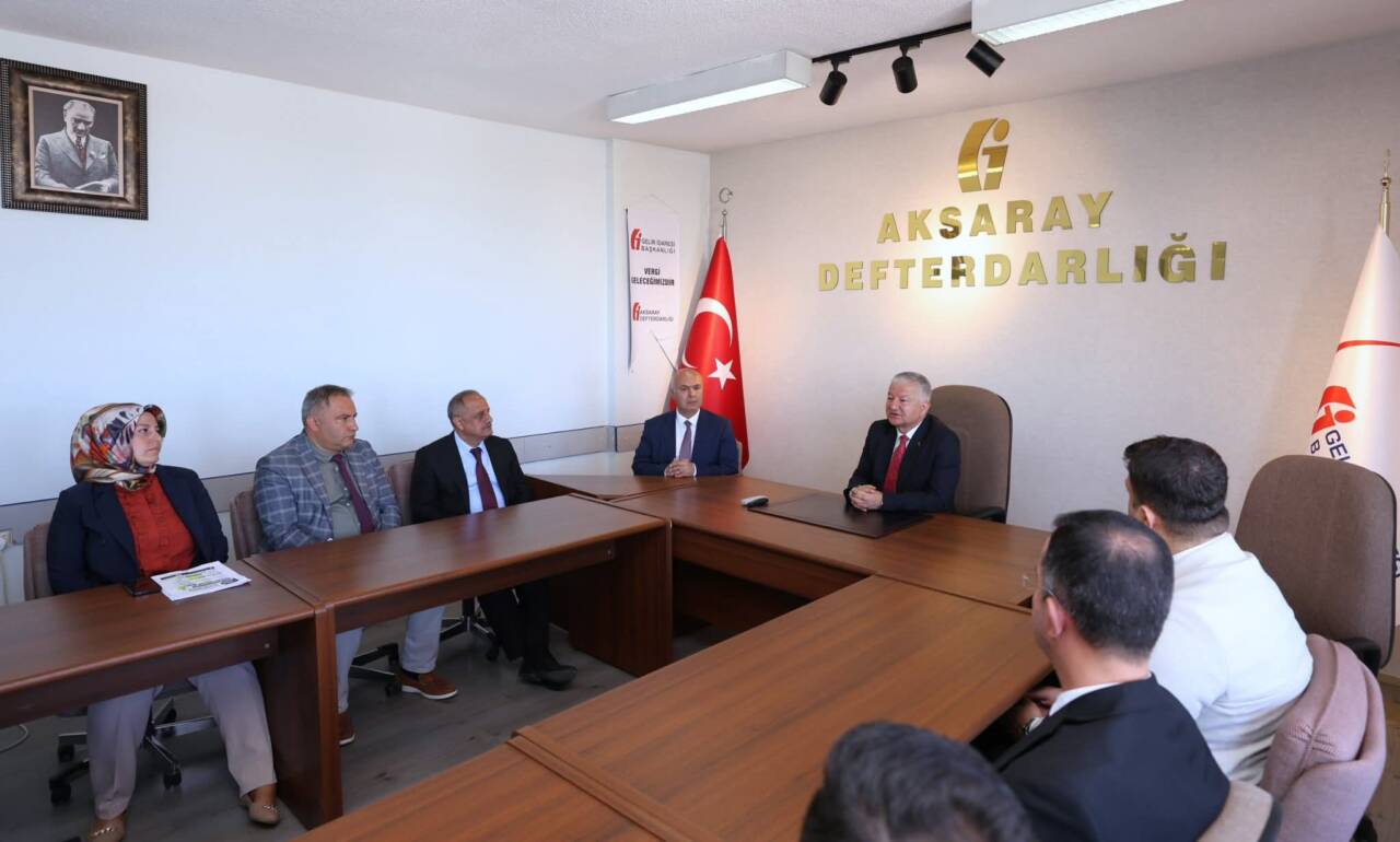 Aksaray Valisi Murat Duru, Aksaray Defterdarlığı’nı ziyaret ederek yürütülen çalışmalar