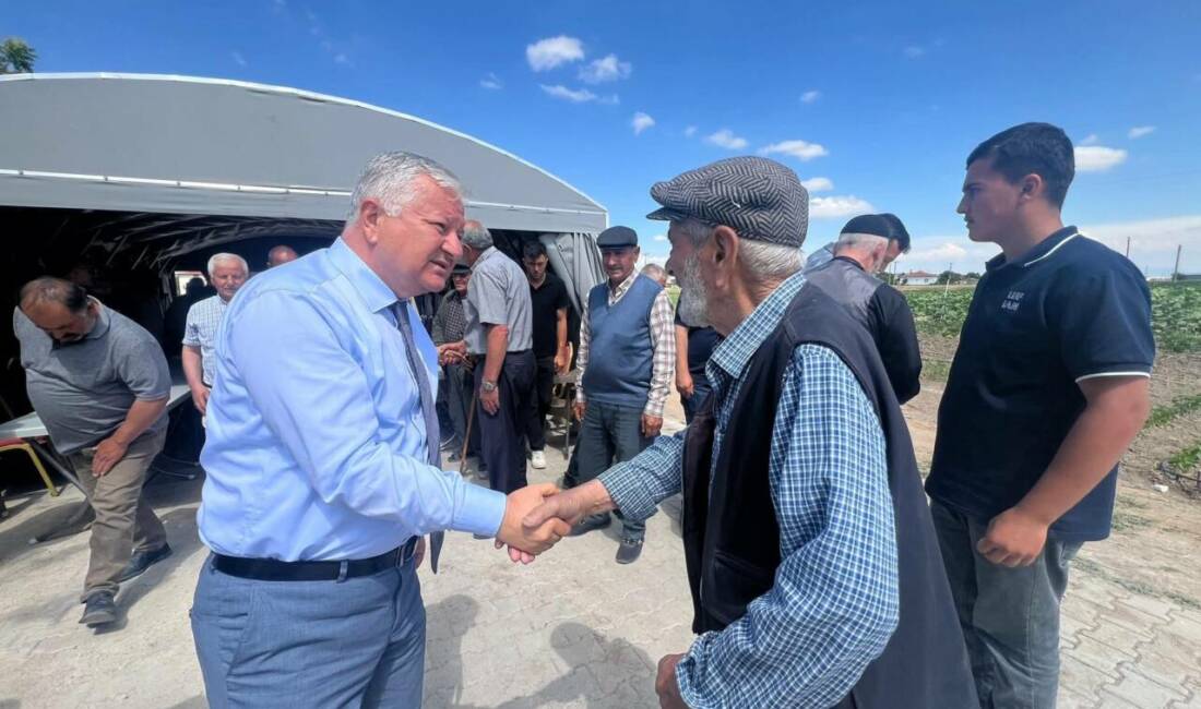 Vali Murat Duru, Yeşiltepe’de cenaze merasimine katıldı Aksaray Valisi Murat Duru, Yeşiltepe Belediye Başkanı İsmail Akpınar’ın babasının