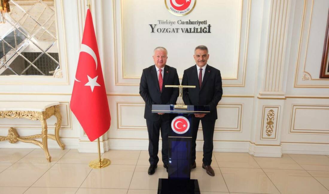 Aksaray Valisi Murat Duru, Yozgat Valisi Mehmet Ali Özkan’ı makamında