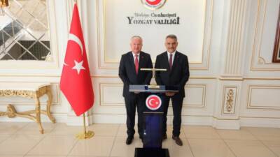 Aksaray Valisi Murat Duru, Yozgat Valisi Mehmet Ali Özkan’ı makamında