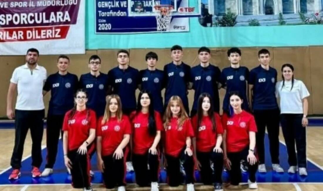 Kırşehir'de düzenlenen Sokaklar Bizim 3x3 Basketbol Gençlik Kupası grup müsabakalarında