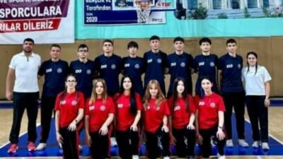 Kırşehir'de düzenlenen Sokaklar Bizim 3x3 Basketbol Gençlik Kupası grup müsabakalarında